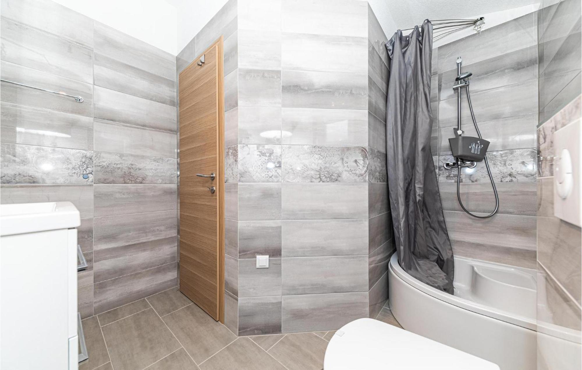 Kaštela Stunning Apartment In Kastel Luksic With Wifi מראה חיצוני תמונה